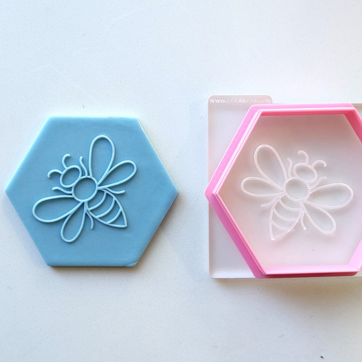 Bee outline - Raised Embosser