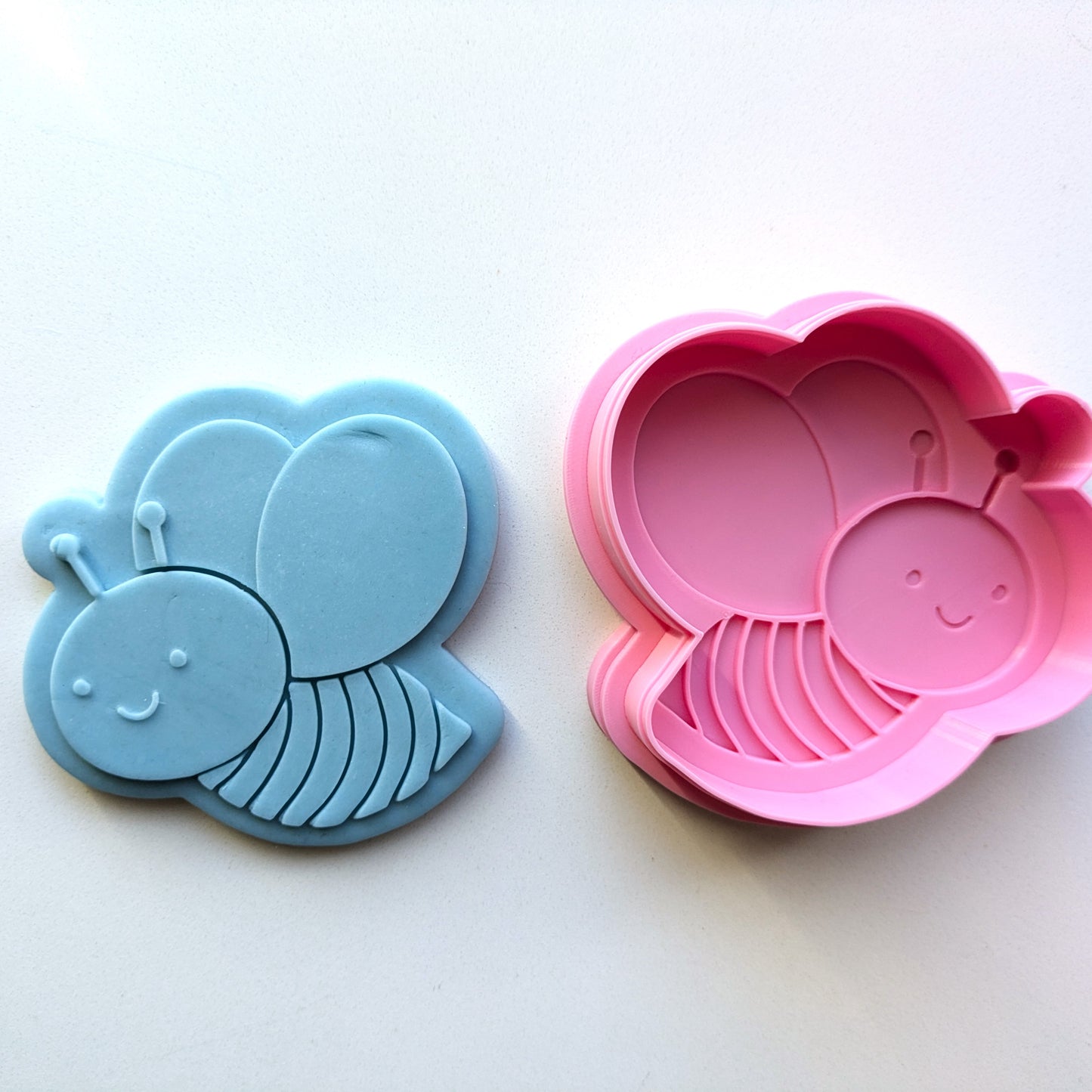 Cute Bee - Cutter & Raised Stamp Set