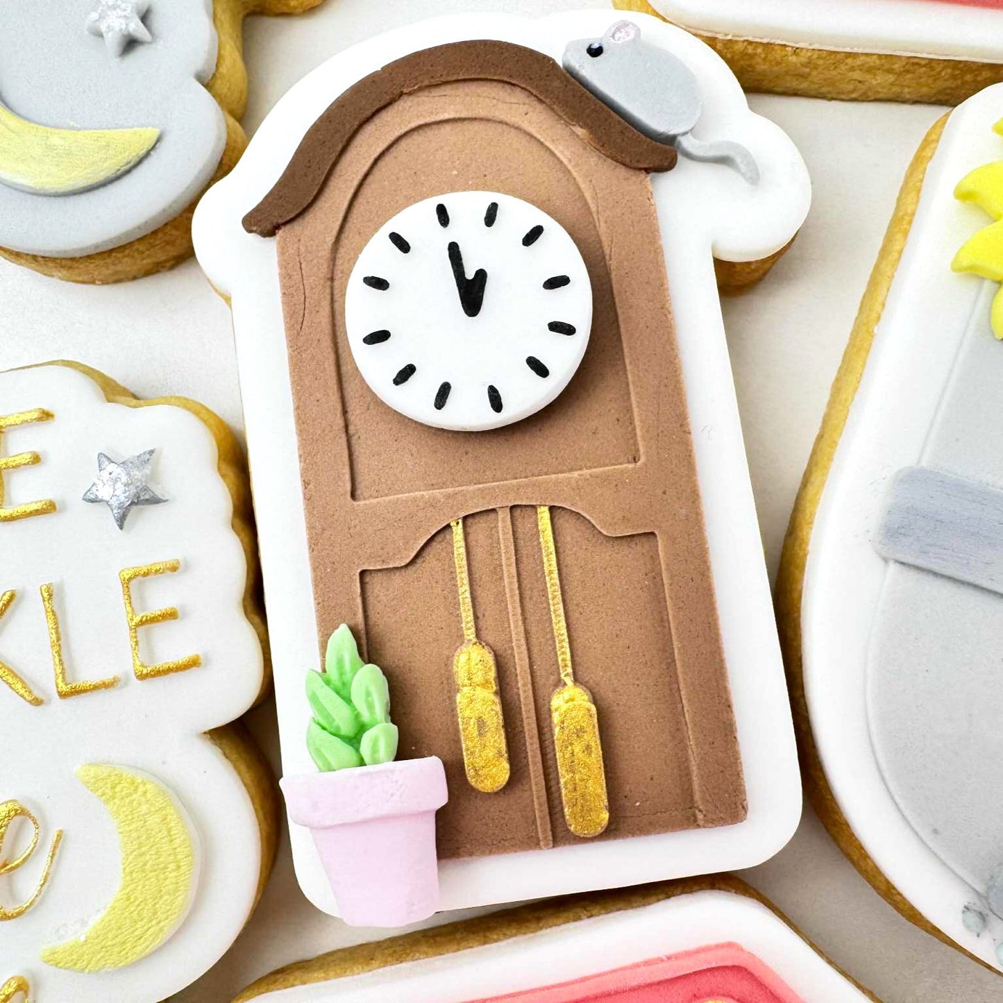 Nursery Rhymes Hickory Dickory - Cutter & Raised Stamp Set