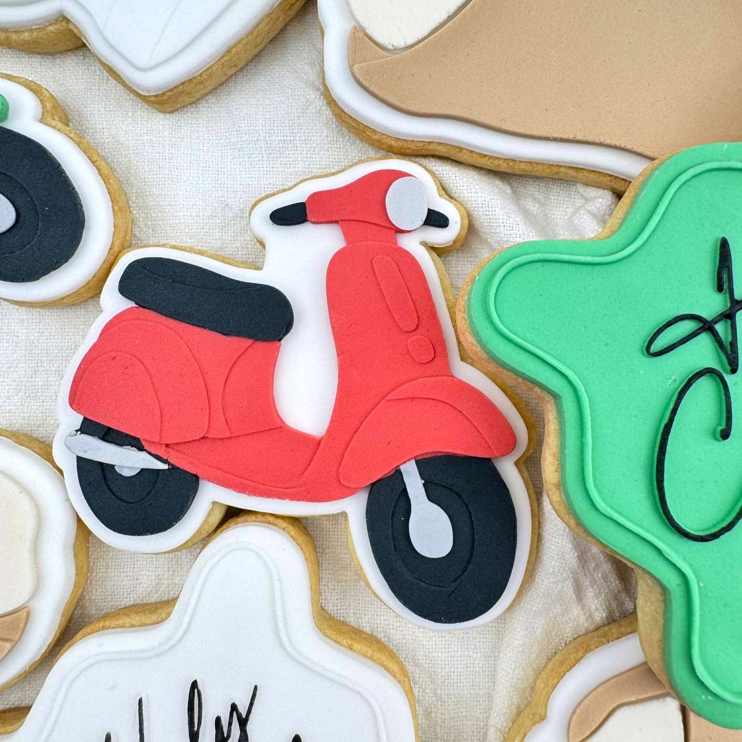 Vespa - Cutter & Raised Stamp Set