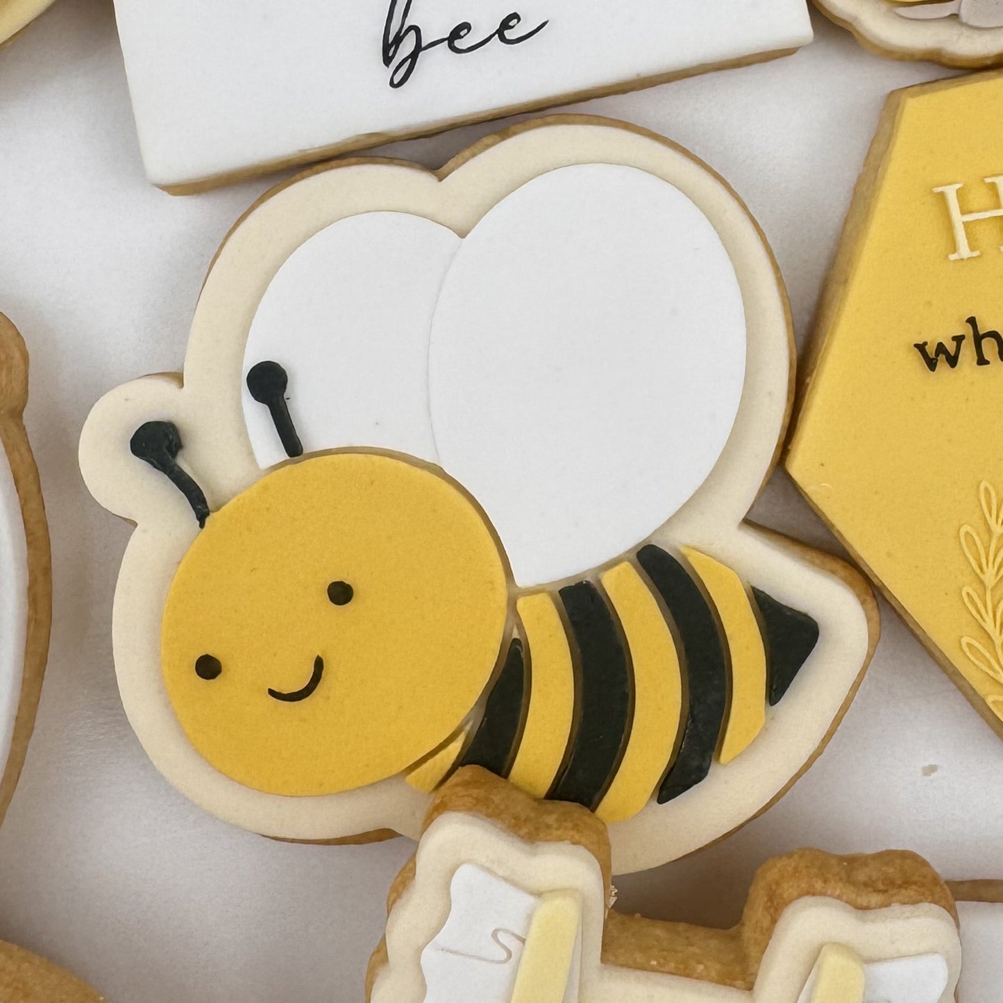 Cute Bee - Cutter & Raised Stamp Set
