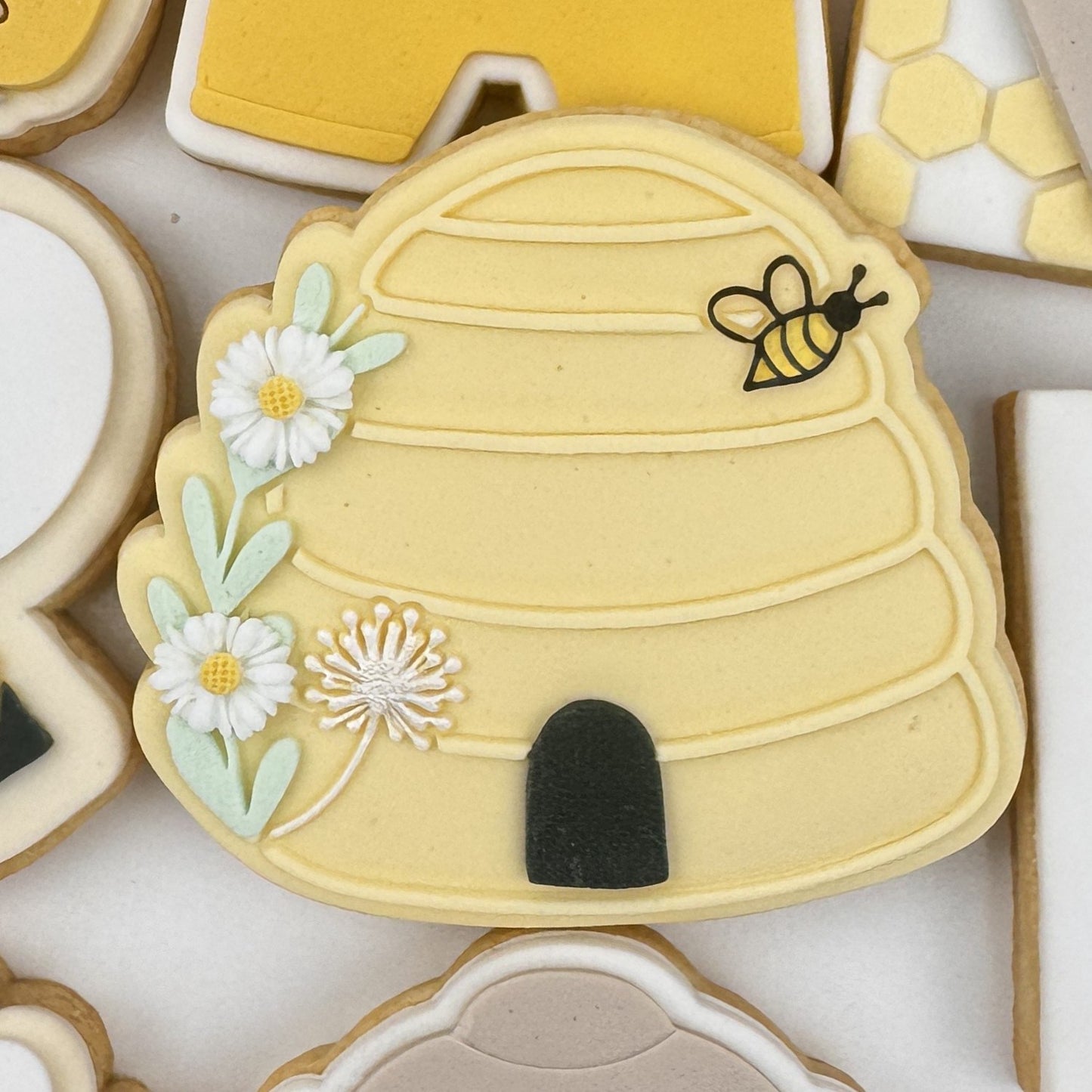Floral Bee Hive - Raised Embosser Set