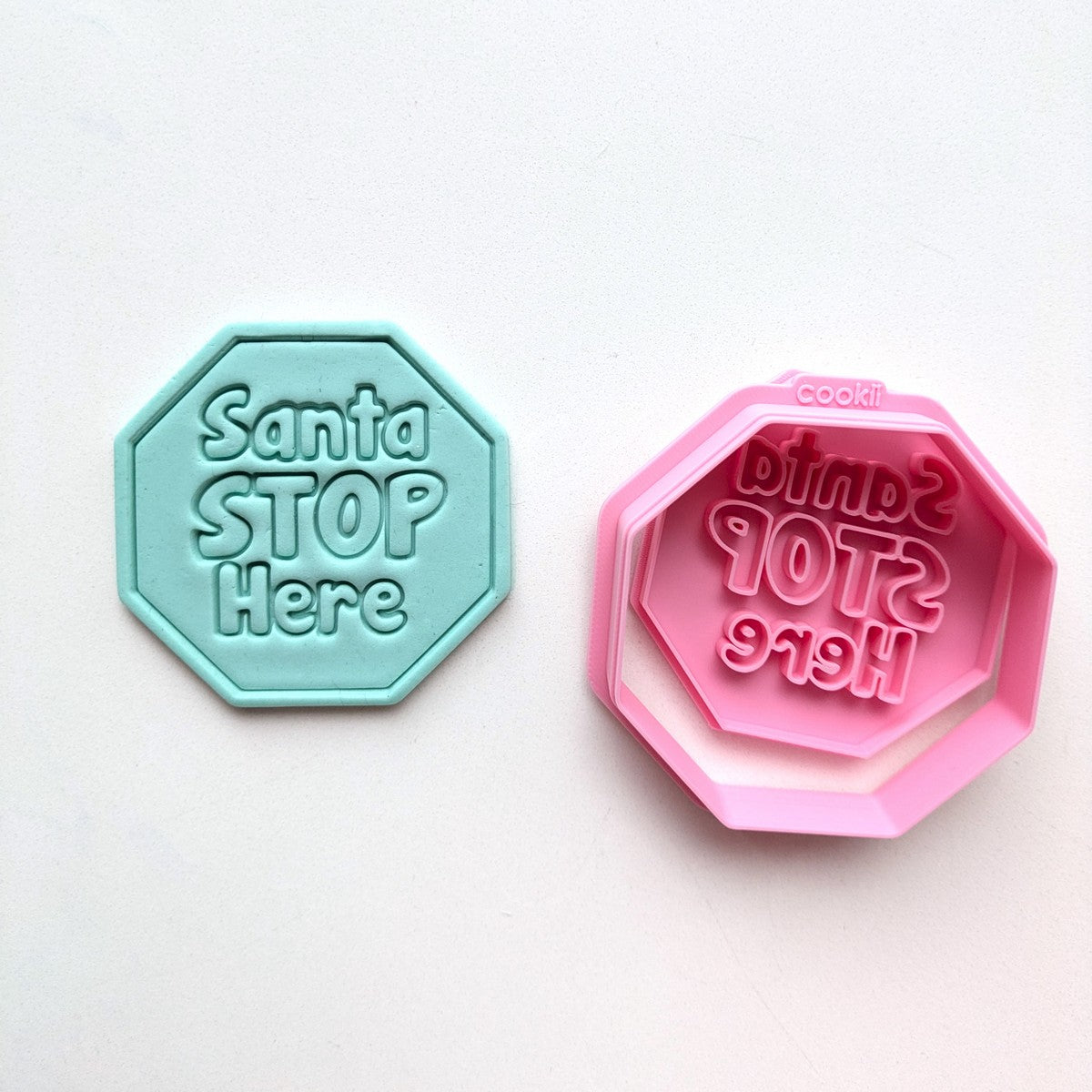 Santa Stop Here Outline Cutter & Stamp Set