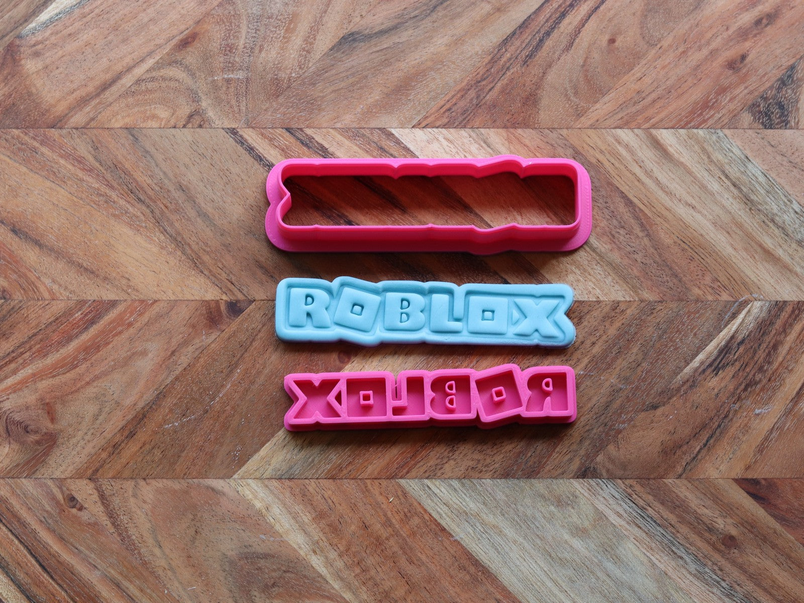 Roblox logo collage cutter