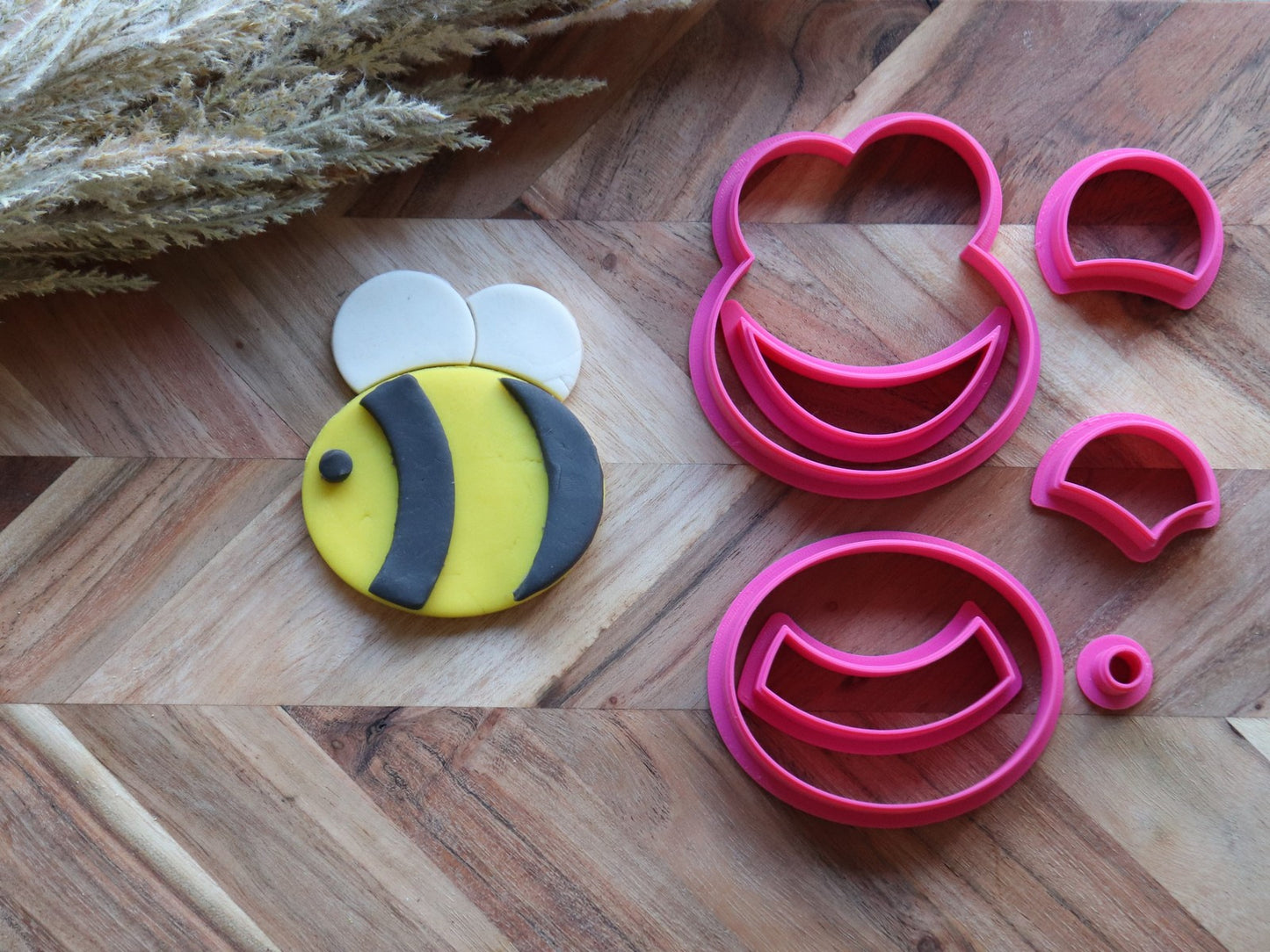 Bee - 7 piece Multi Cutter Set