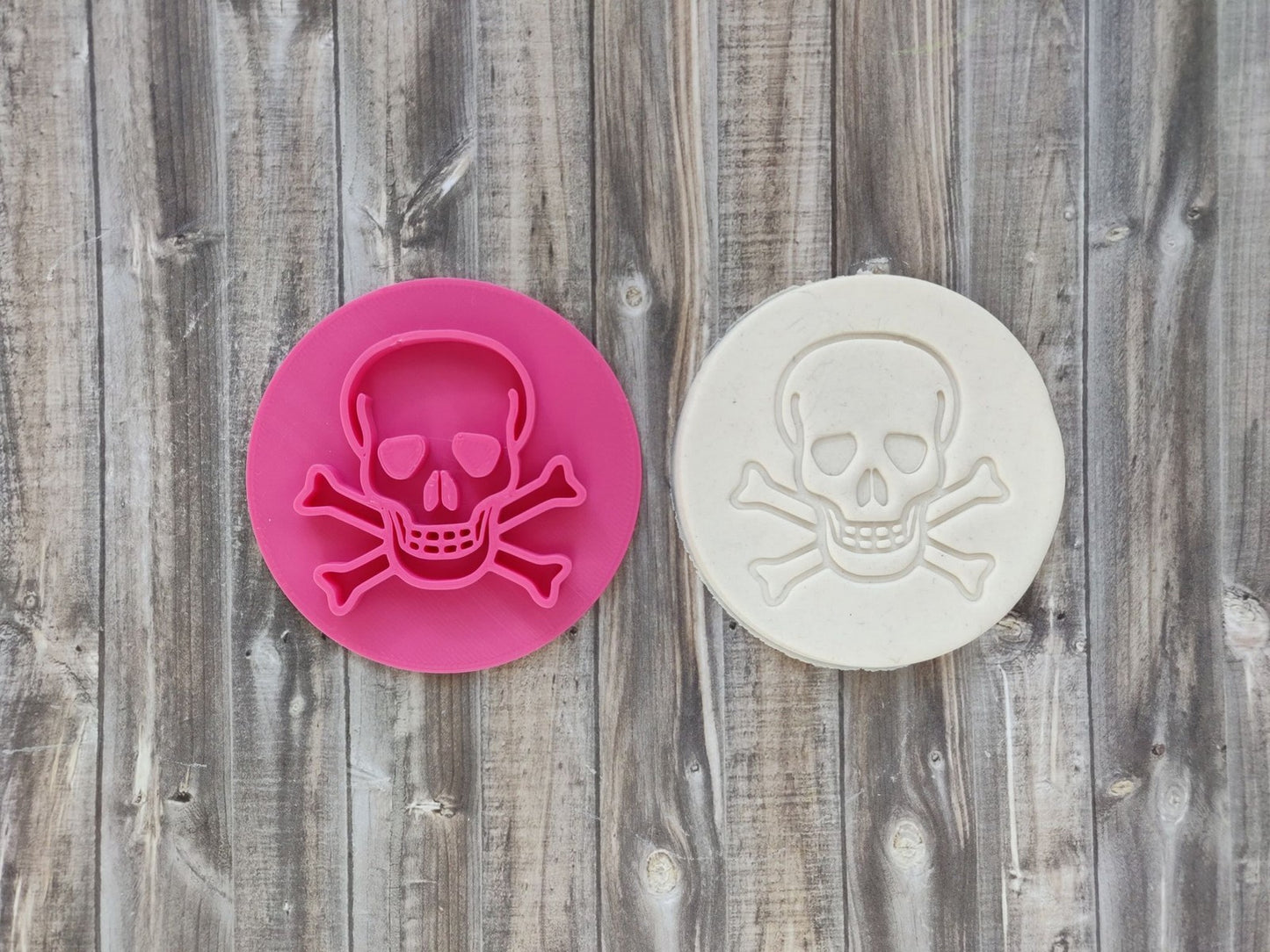 Skull Crossbone - 7cm embosser